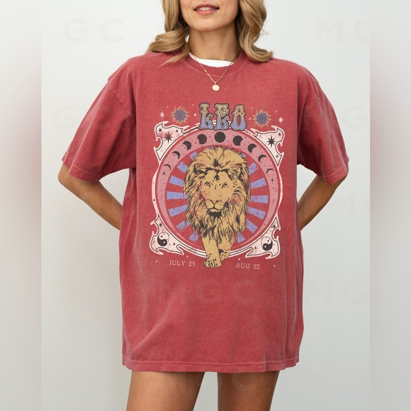 Comfort Colors Leo Zodiac Astrology Celestial Distressed Graphic Tee - Picture 6 of 10